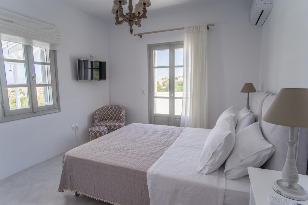 Agia Irini Cove Agia Irini (Paros)