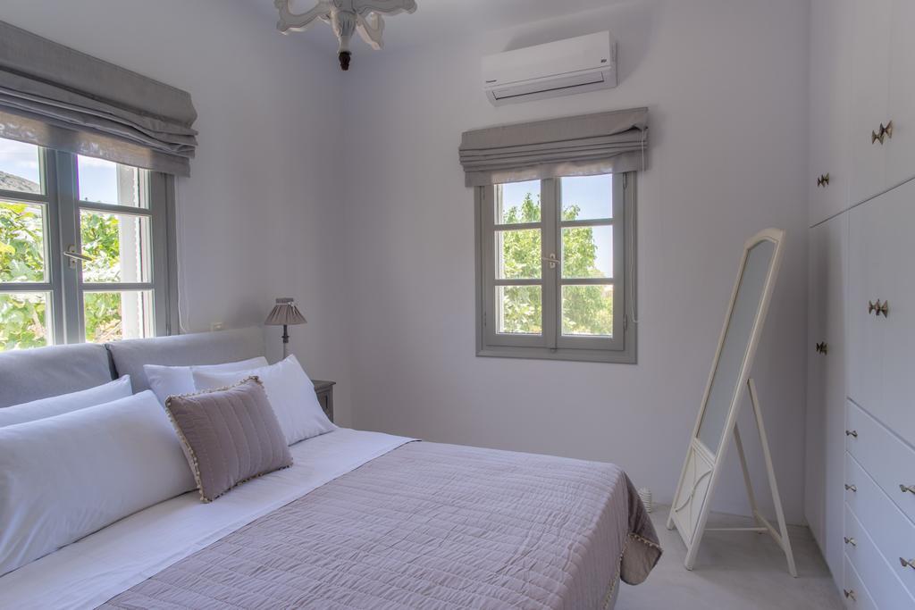 Agia Irini Cove Agia Irini (Paros)